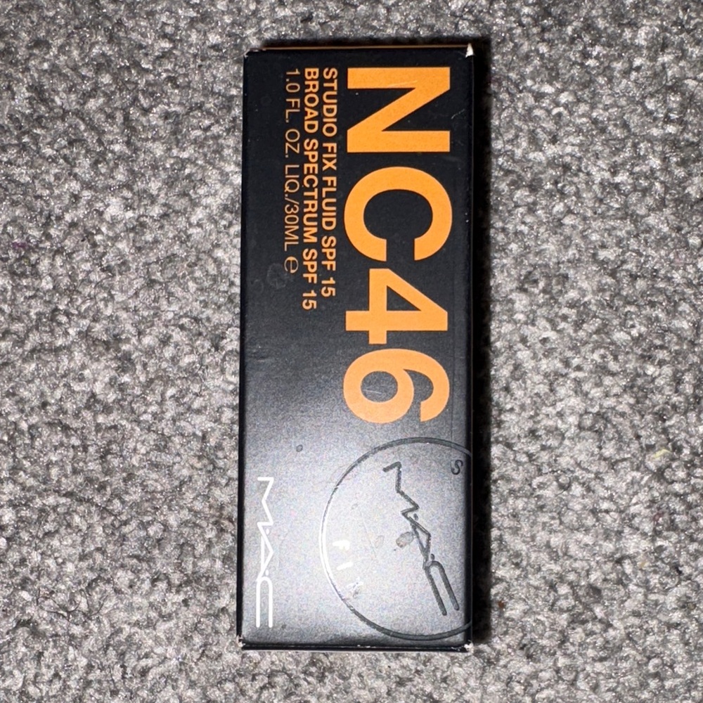MAC Studio Fix Fluid SPF 15 Foundation NC46